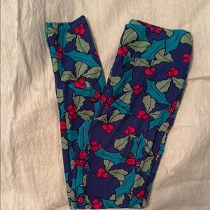LuLaRoe Christmas mistletoe print leggings. One size